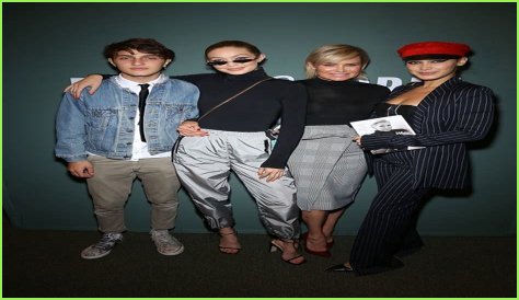 Fashion Model Gigi Hadid's Family: Boyfriend, 4 Siblings, Parents